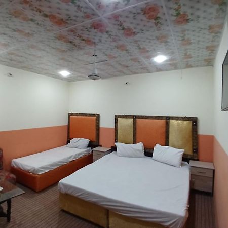 New Pak Royal Hotel Lahore Bagian luar foto