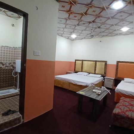 New Pak Royal Hotel Lahore Bagian luar foto