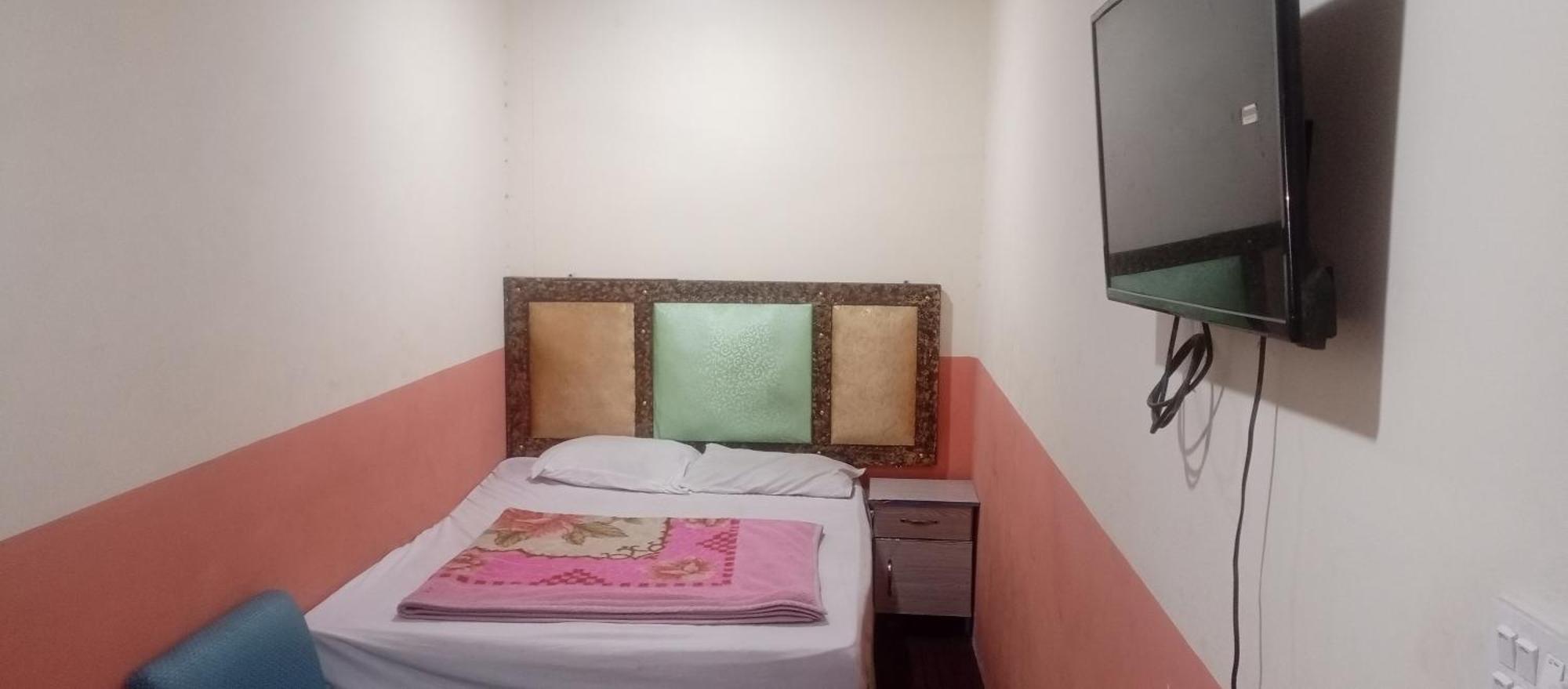 New Pak Royal Hotel Lahore Bagian luar foto