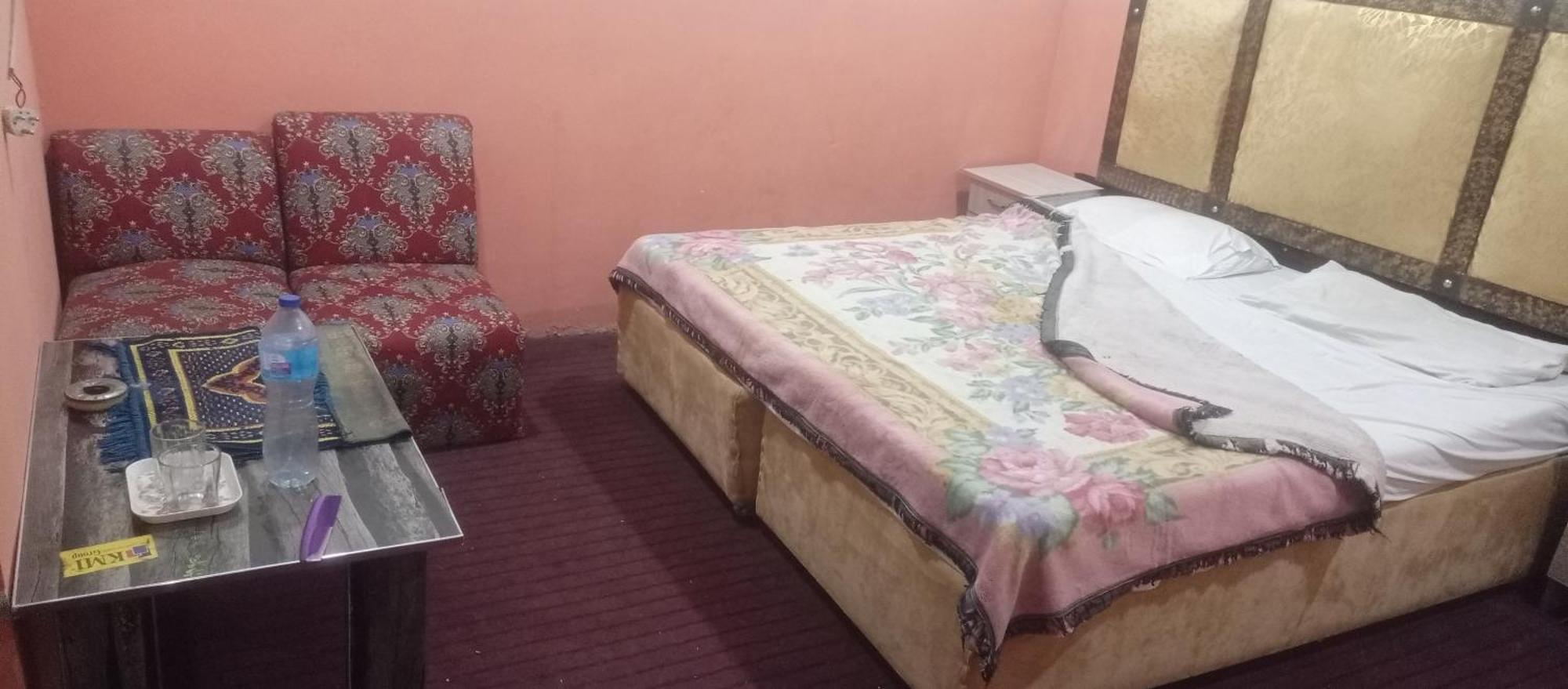 New Pak Royal Hotel Lahore Bagian luar foto