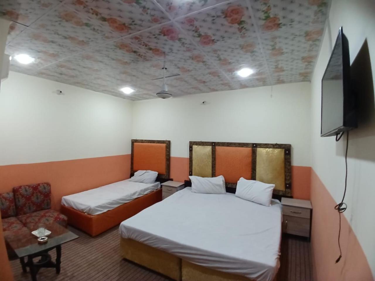 New Pak Royal Hotel Lahore Bagian luar foto