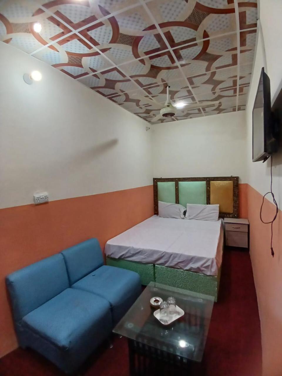 New Pak Royal Hotel Lahore Bagian luar foto