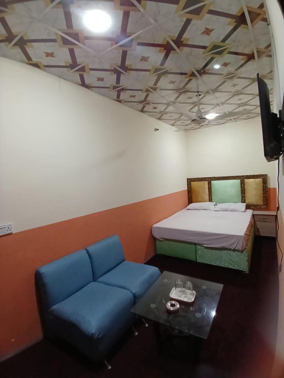 New Pak Royal Hotel Lahore Bagian luar foto